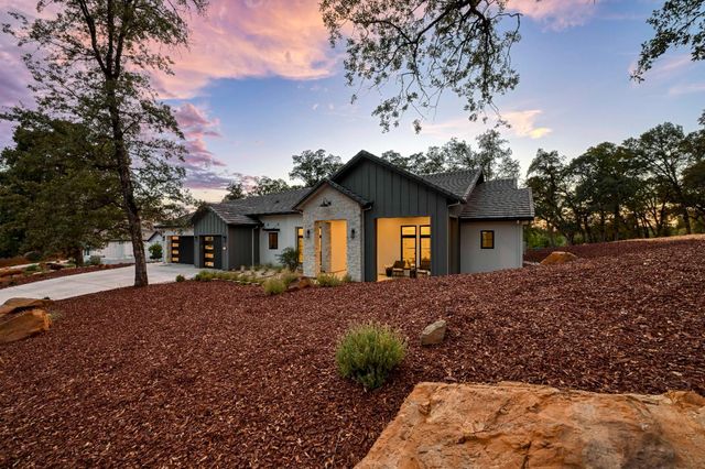 12985 Austin Forest Cir, Auburn, CA 95602