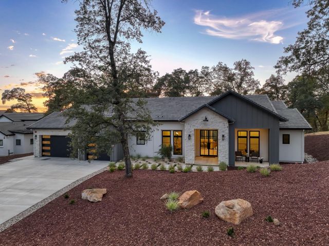 12985 Austin Forest Cir, Auburn, CA 95602