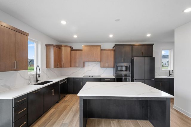18225 103rd Avenue N, Maple Grove, MN 55311
