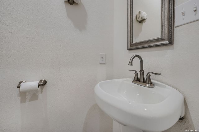 2551 CANYON LAKE FOREST DR, Canyon Lake, TX 78133