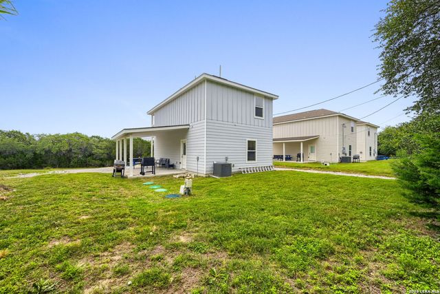 2551 CANYON LAKE FOREST DR, Canyon Lake, TX 78133