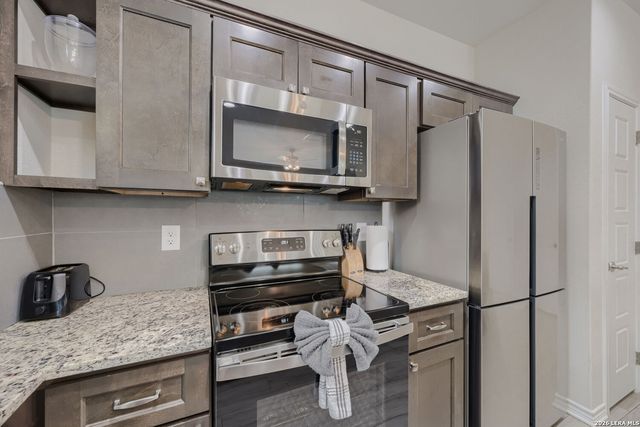2551 CANYON LAKE FOREST DR, Canyon Lake, TX 78133