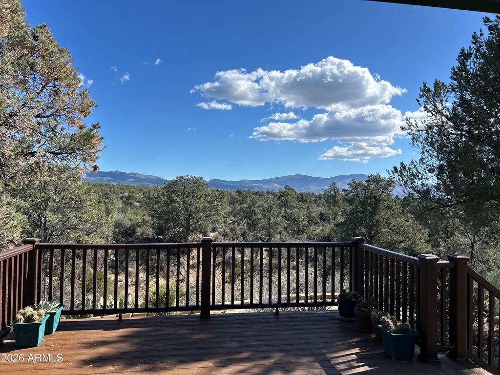 Image 1 of property listing at 15555 S MIDDLE RIDGE Road, Kirkland, AZ 86332