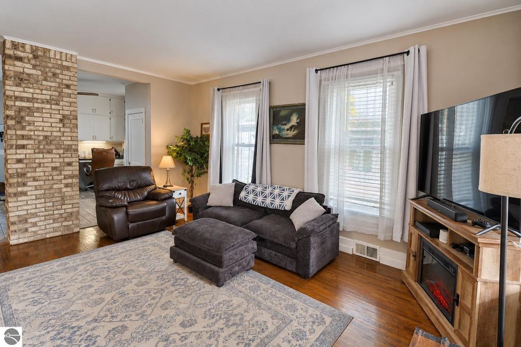 Image 10 of property listing at 215 E Lincoln Street, Mt Pleasant, MI 48858