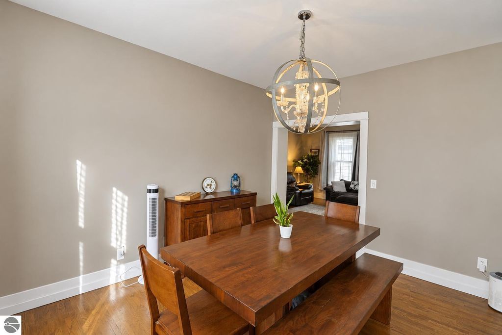 Image 11 of property listing at 215 E Lincoln Street, Mt Pleasant, MI 48858