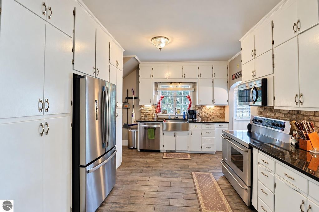 Image 14 of property listing at 215 E Lincoln Street, Mt Pleasant, MI 48858
