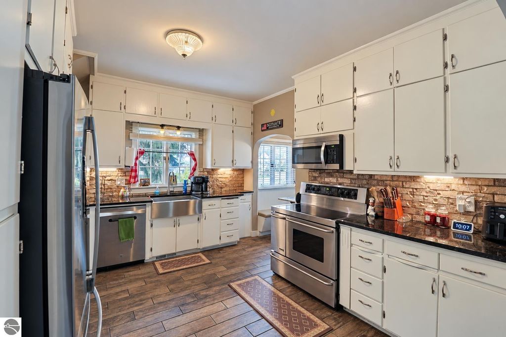Image 15 of property listing at 215 E Lincoln Street, Mt Pleasant, MI 48858