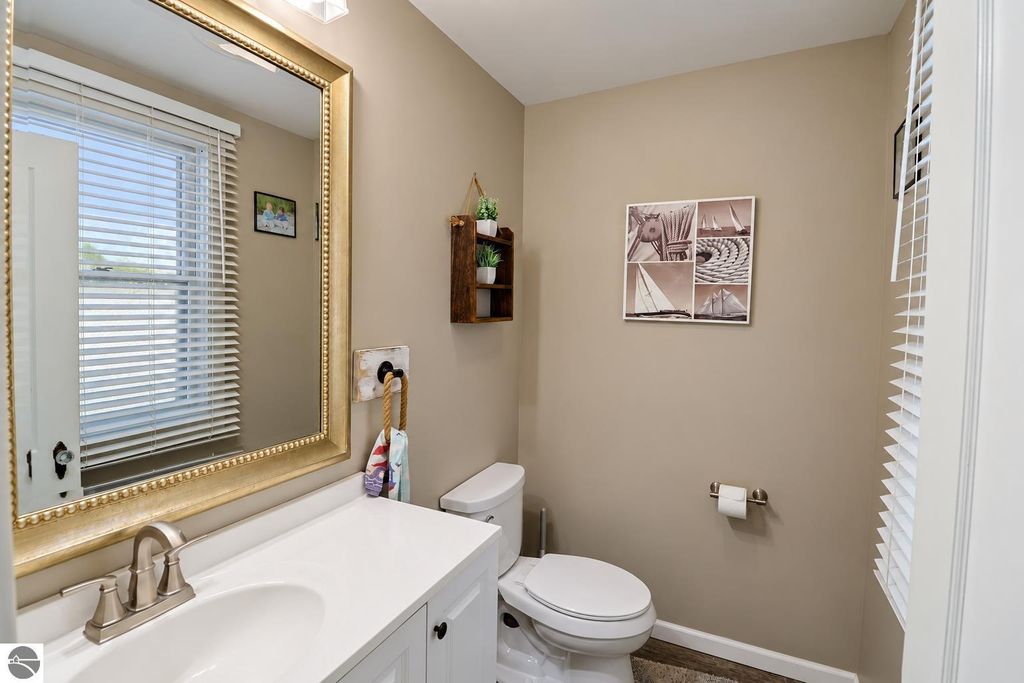 Image 17 of property listing at 215 E Lincoln Street, Mt Pleasant, MI 48858