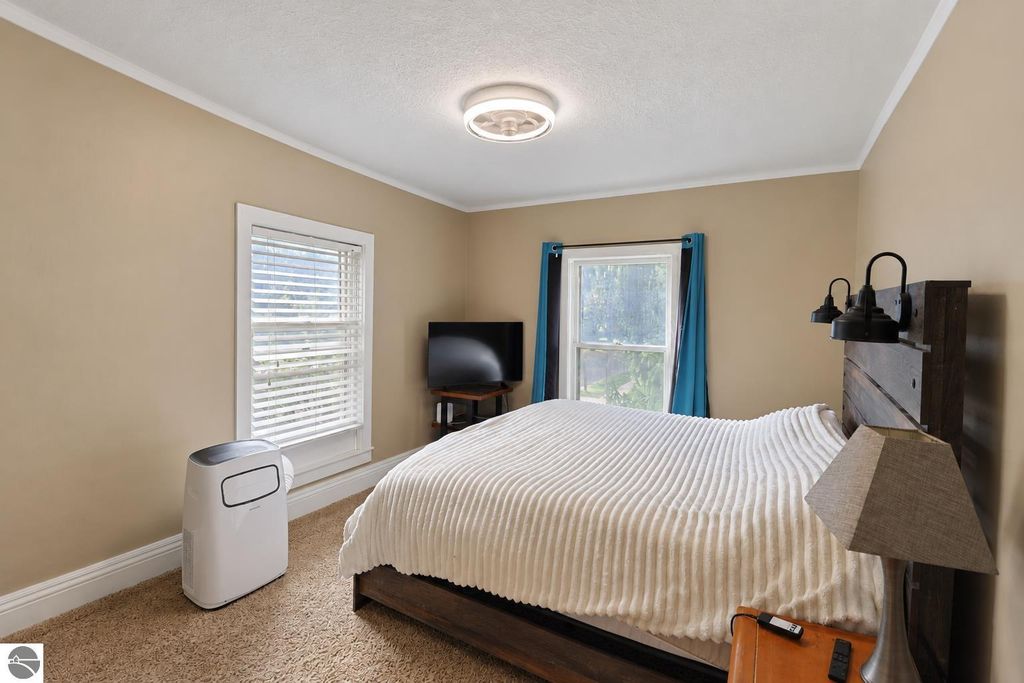 Image 18 of property listing at 215 E Lincoln Street, Mt Pleasant, MI 48858
