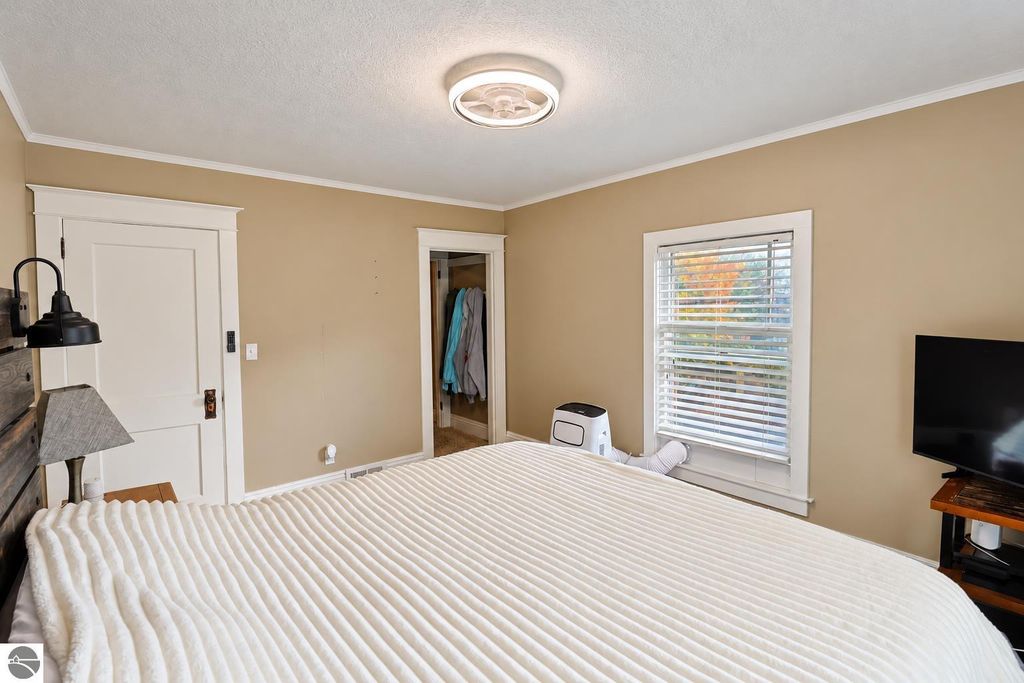 Image 19 of property listing at 215 E Lincoln Street, Mt Pleasant, MI 48858
