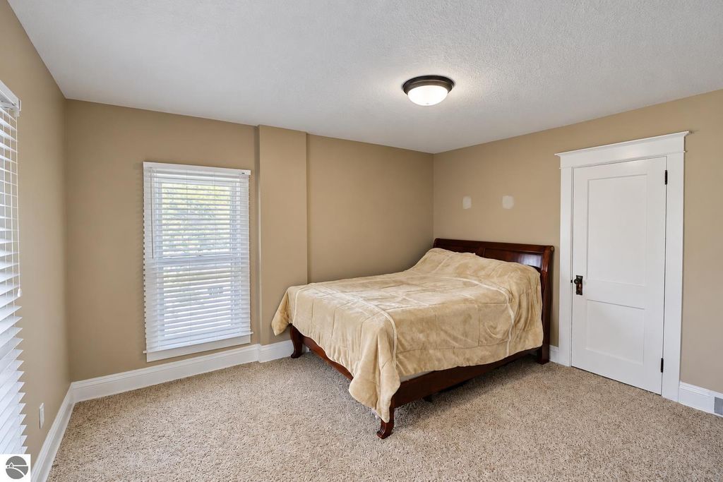 Image 22 of property listing at 215 E Lincoln Street, Mt Pleasant, MI 48858