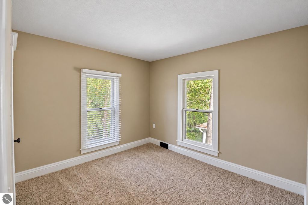 Image 23 of property listing at 215 E Lincoln Street, Mt Pleasant, MI 48858