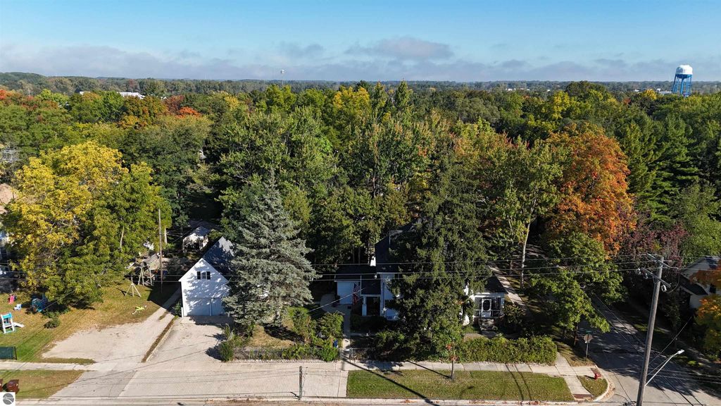 Image 25 of property listing at 215 E Lincoln Street, Mt Pleasant, MI 48858