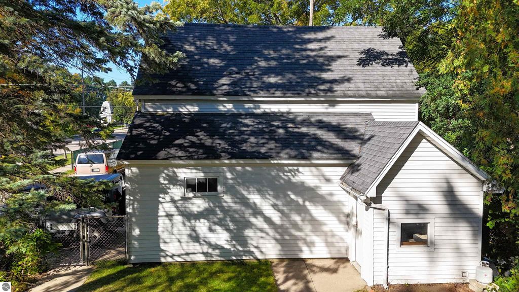 Image 26 of property listing at 215 E Lincoln Street, Mt Pleasant, MI 48858