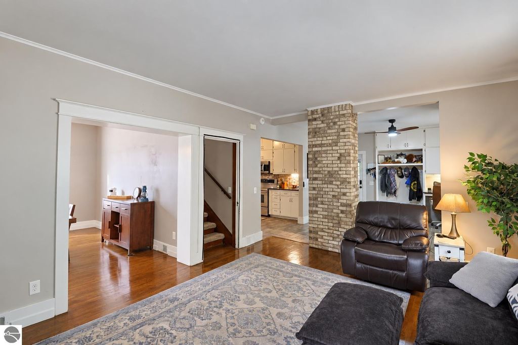Image 8 of property listing at 215 E Lincoln Street, Mt Pleasant, MI 48858