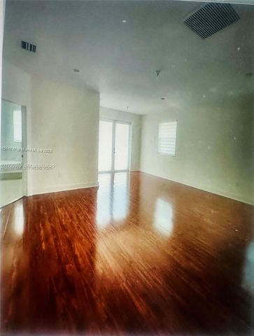 10464 NW 70th Lane, Doral, FL 33178