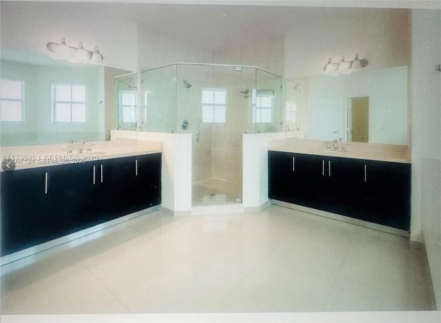 10464 NW 70th Lane, Doral, FL 33178