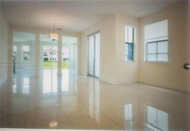 10464 NW 70th Lane, Doral, FL 33178