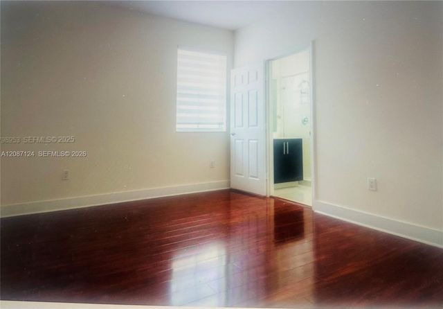 10464 NW 70th Lane, Doral, FL 33178