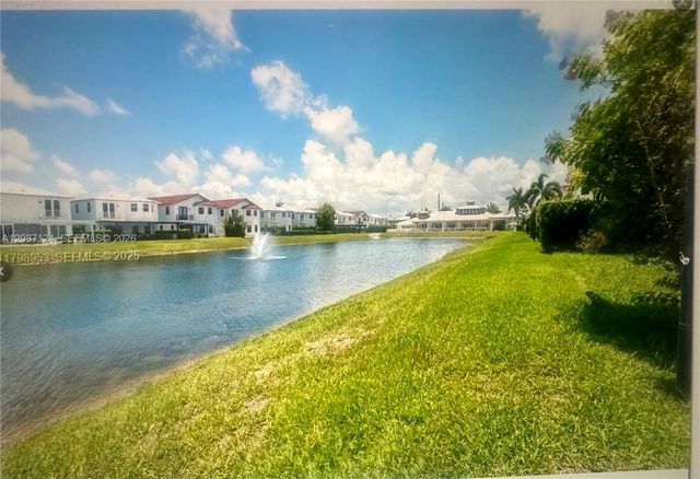 10464 NW 70th Lane, Doral, FL 33178