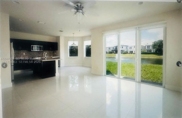 10464 NW 70th Lane, Doral, FL 33178