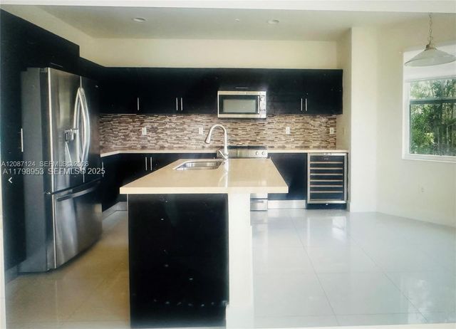 10464 NW 70th Lane, Doral, FL 33178