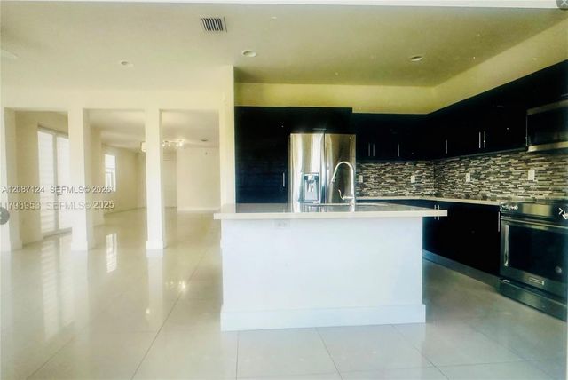 10464 NW 70th Lane, Doral, FL 33178