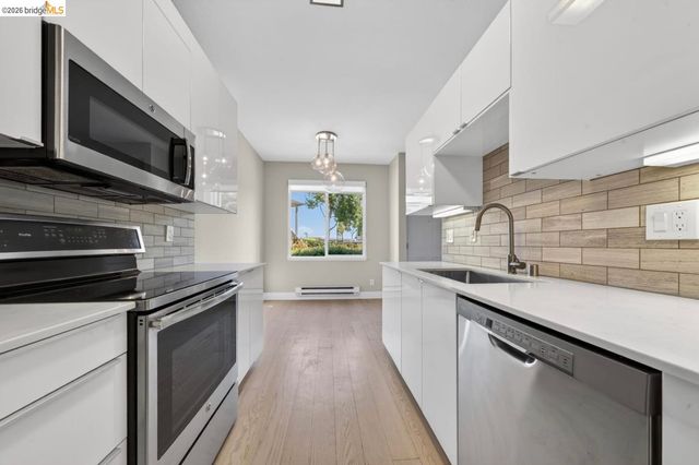 91 Schooner Ct, Richmond, CA 94804