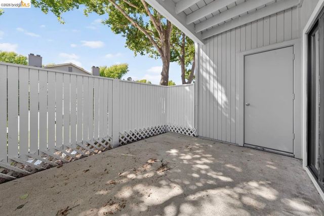 91 Schooner Ct, Richmond, CA 94804