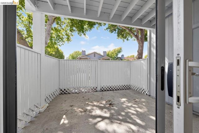 91 Schooner Ct, Richmond, CA 94804