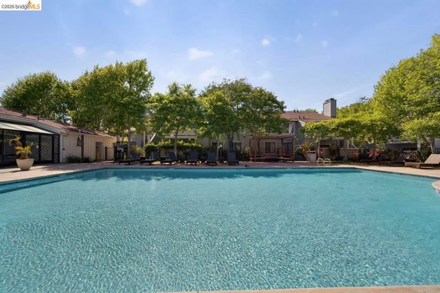 91 Schooner Ct, Richmond, CA 94804