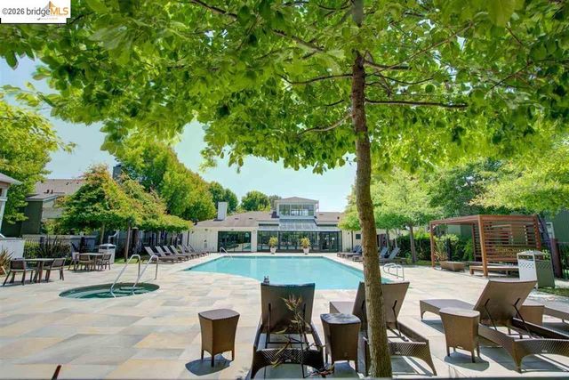 91 Schooner Ct, Richmond, CA 94804