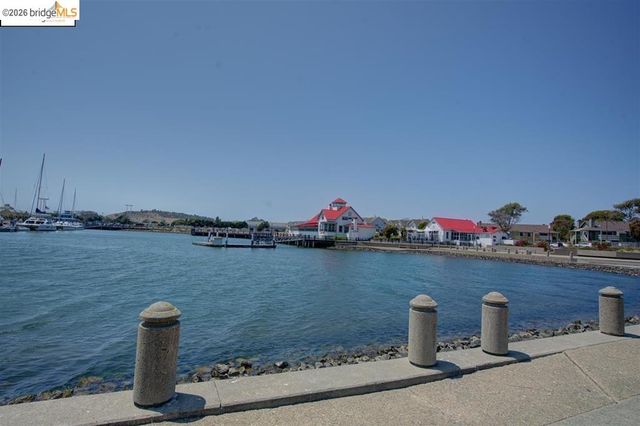 91 Schooner Ct, Richmond, CA 94804