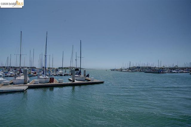 91 Schooner Ct, Richmond, CA 94804
