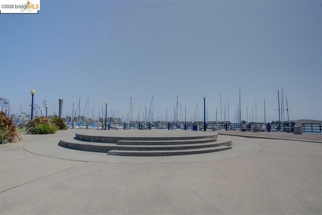 91 Schooner Ct, Richmond, CA 94804