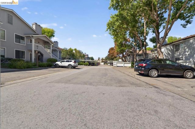 91 Schooner Ct, Richmond, CA 94804