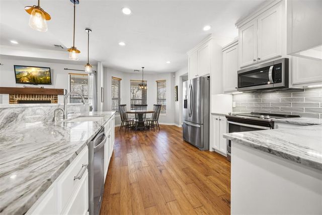 10611 Ridgeview Drive, Edmond, OK 73034