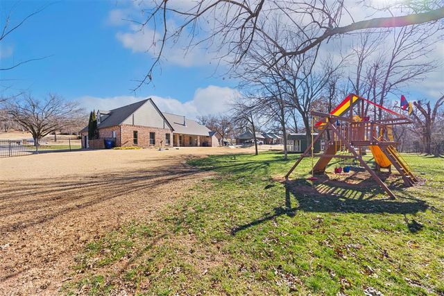 10611 Ridgeview Drive, Edmond, OK 73034