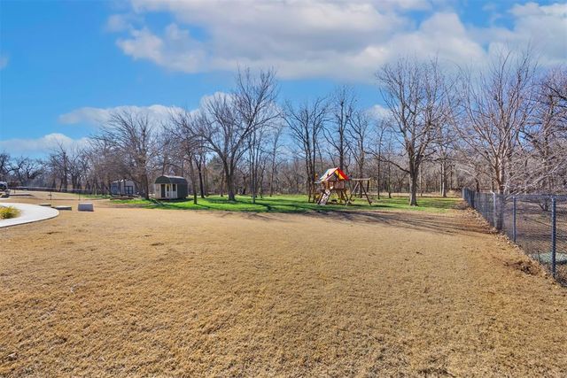 10611 Ridgeview Drive, Edmond, OK 73034