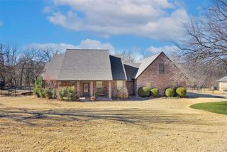 10611 Ridgeview Drive, Edmond, OK 73034