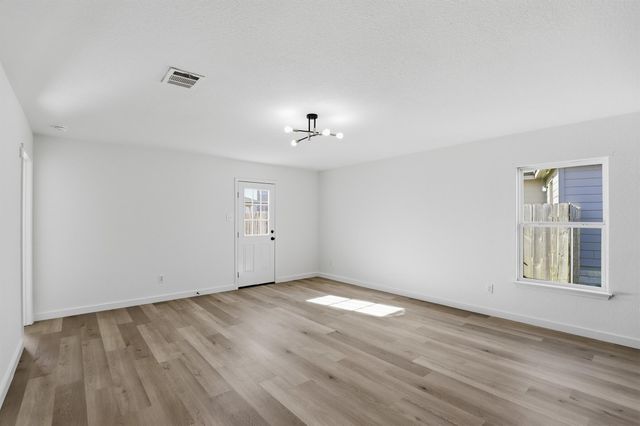 4001 Cressler LN 15G, Jarrell, TX 76537