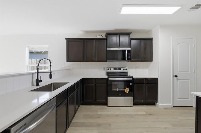 4001 Cressler LN 15G, Jarrell, TX 76537