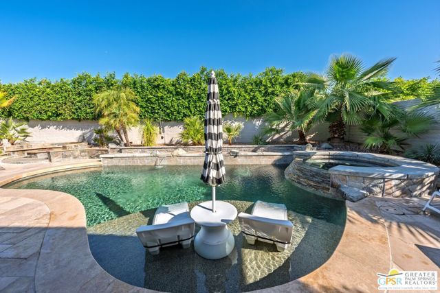 104 Azzuro Drive, Palm Desert, CA 92211