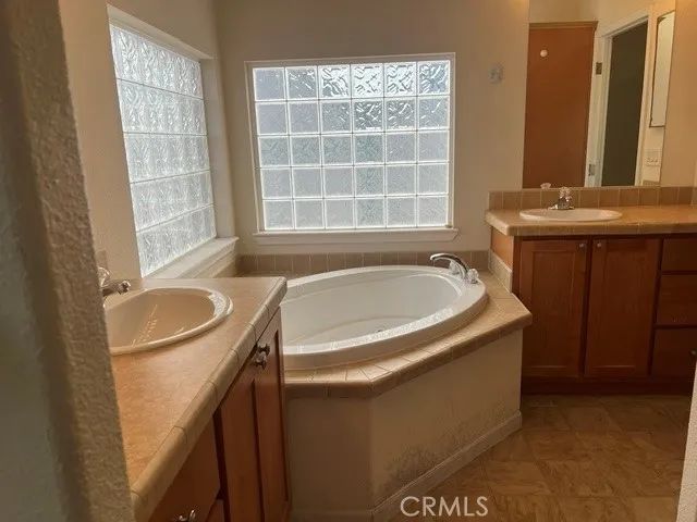 8811 Canoga 303, Canoga Park, CA 91304