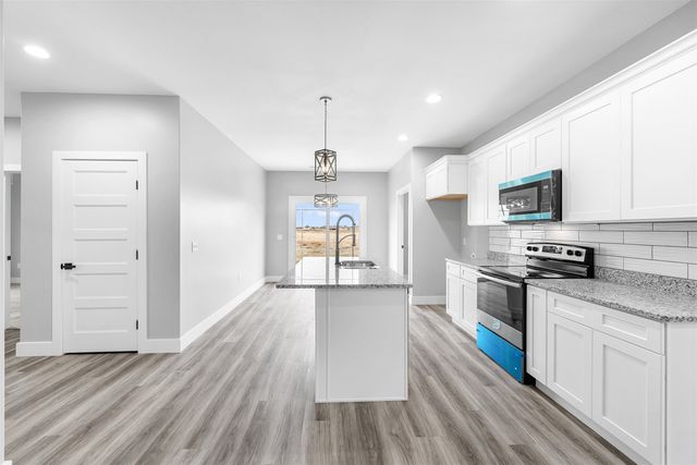 1150 Vista Sur Dr, Salina, KS 67401