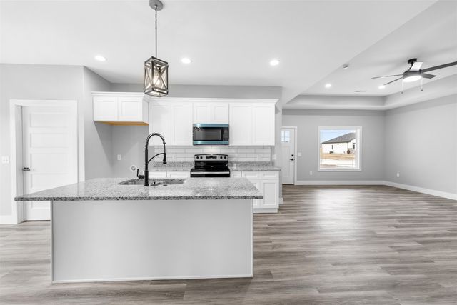 1150 Vista Sur Dr, Salina, KS 67401