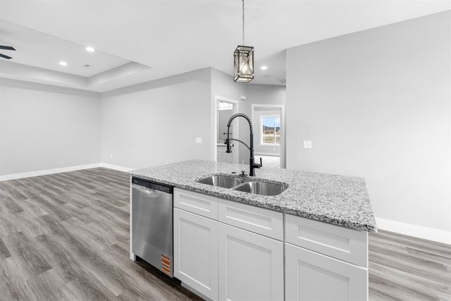 1150 Vista Sur Dr, Salina, KS 67401