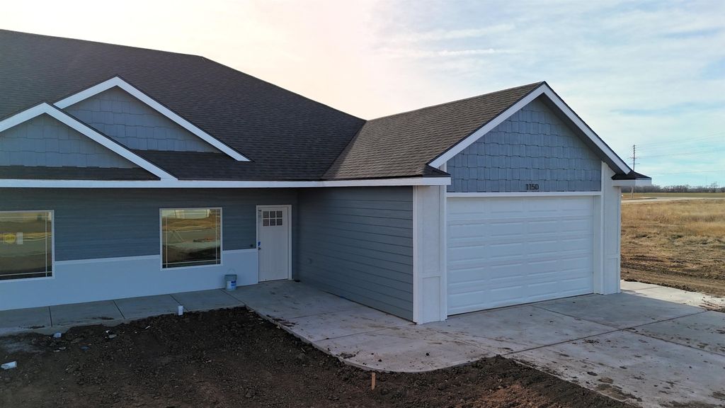 1150 Vista Sur Dr, Salina, KS 67401