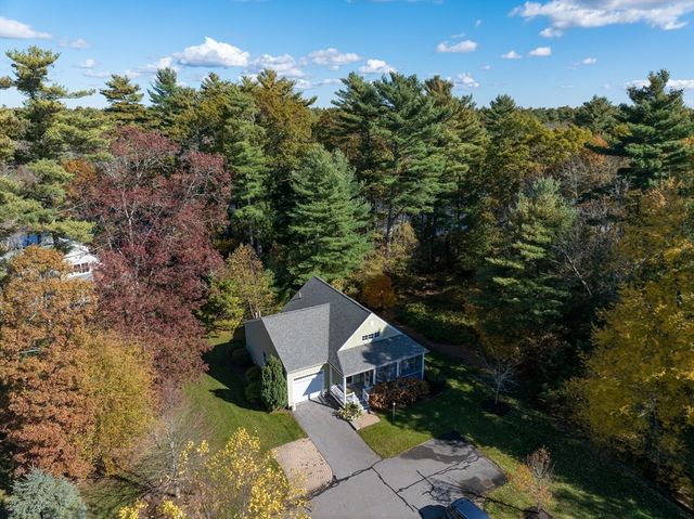 57 Hathaway Pond Cir 57, Rochester, MA 02770