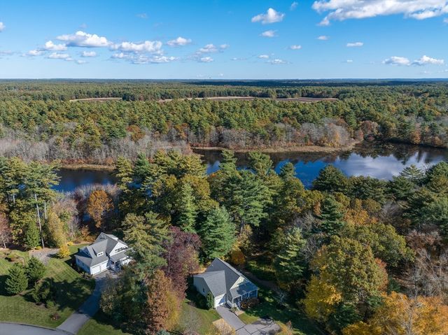 57 Hathaway Pond Cir 57, Rochester, MA 02770